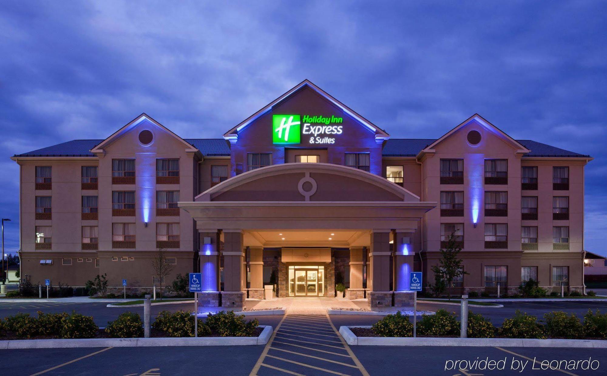 Holiday Inn Express & Suites New Liskeard Exterior photo