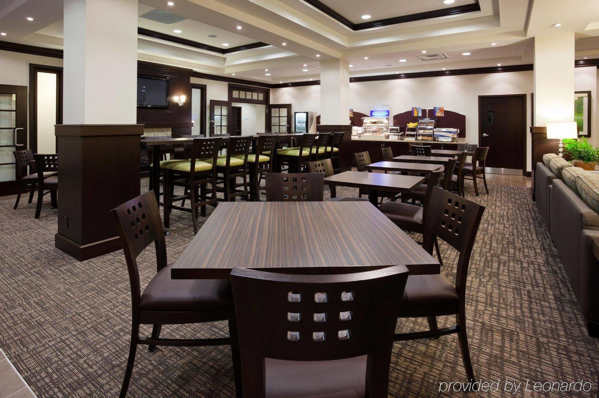 Holiday Inn Express & Suites New Liskeard Exterior photo